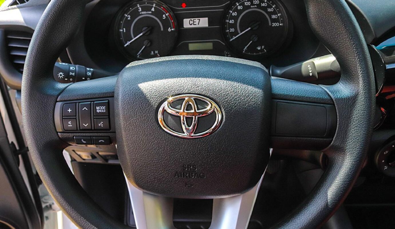 تويوتا هايلوكس SGLX 4×4 2.4L ديزل أوتوماتيك