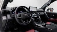 ⁦Toyota Land Cruiser 300 VXR+ 3.3L Twin Turbo Diesel 4WD AT 2026⁩ - الصورة ⁦28⁩
