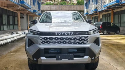 TOYOTA HILUX E SILVER