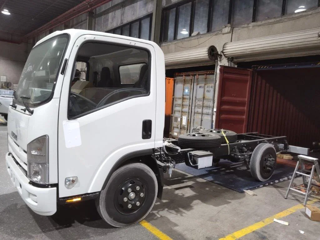 شحن سيارة Isuzu من دبي 2