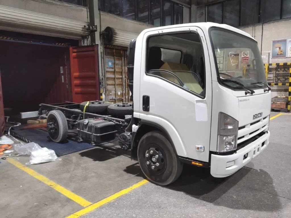 شحن سيارة Isuzu من دبي 4