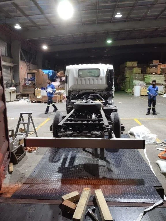 شحن سيارة Isuzu من دبي 6