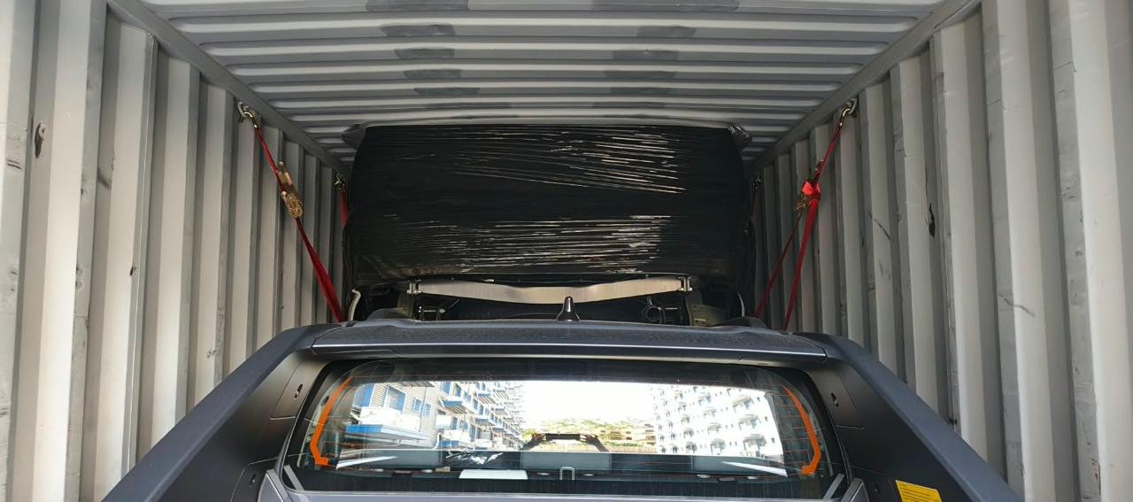SHIPPING 2 UNITS HILUX GR AND COUNQUEST (13)