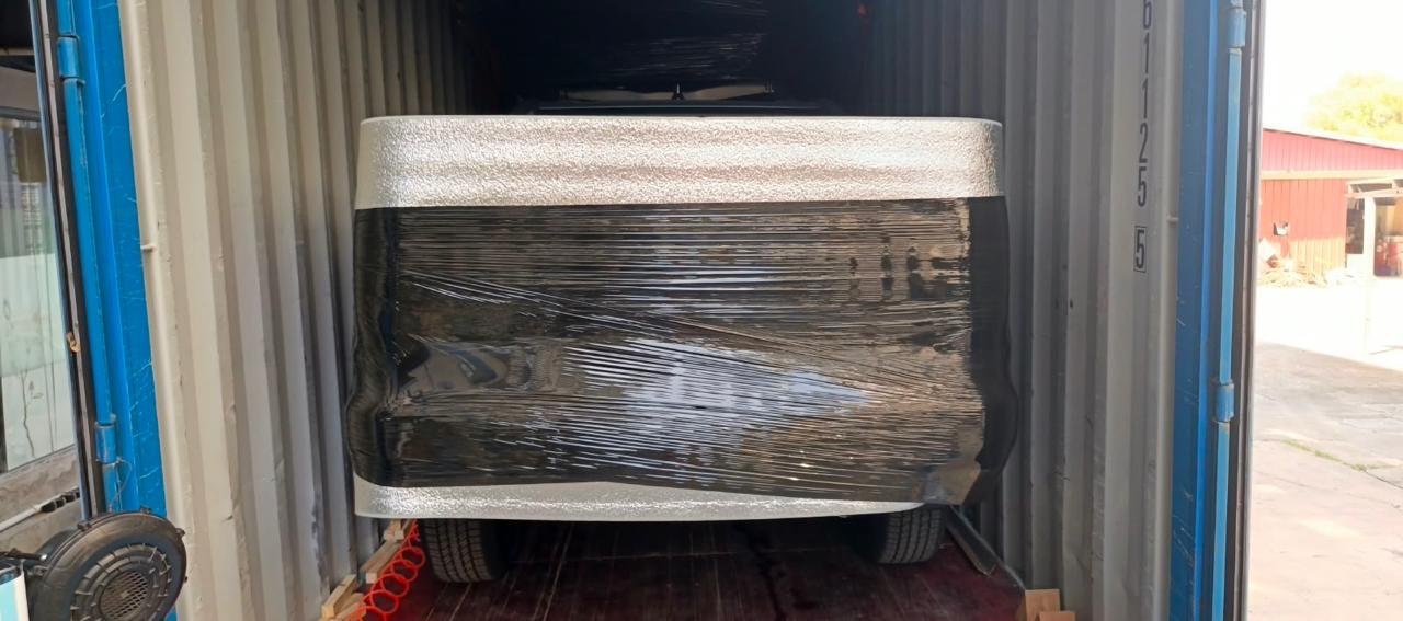 SHIPPING 2 UNITS HILUX GR AND COUNQUEST (14)