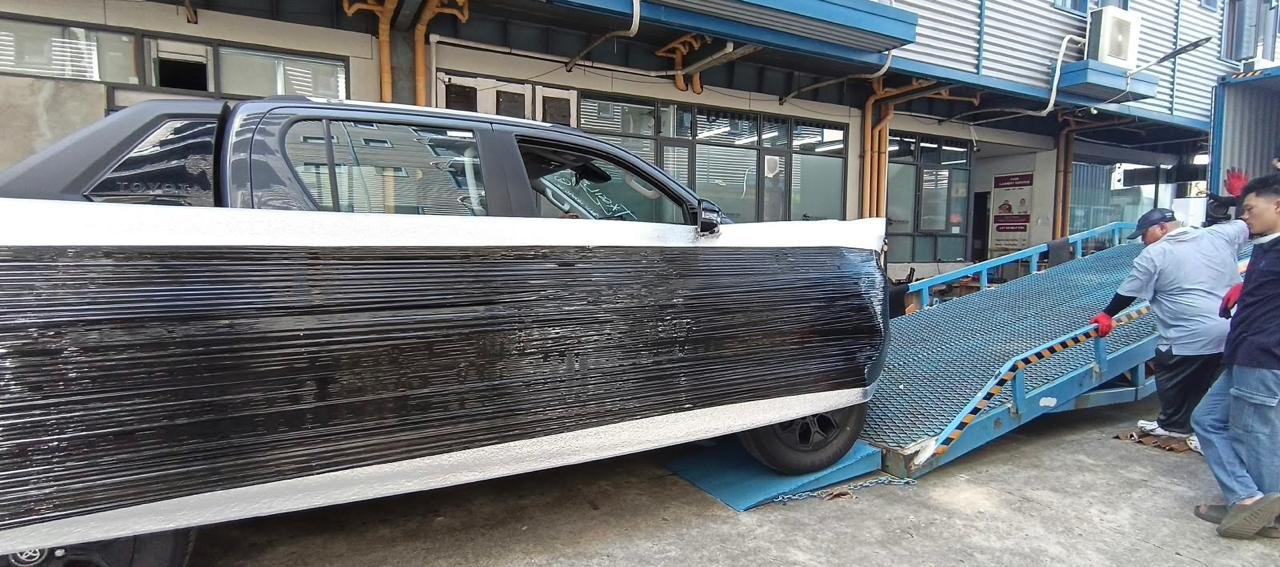 SHIPPING 2 UNITS HILUX GR AND COUNQUEST (15)