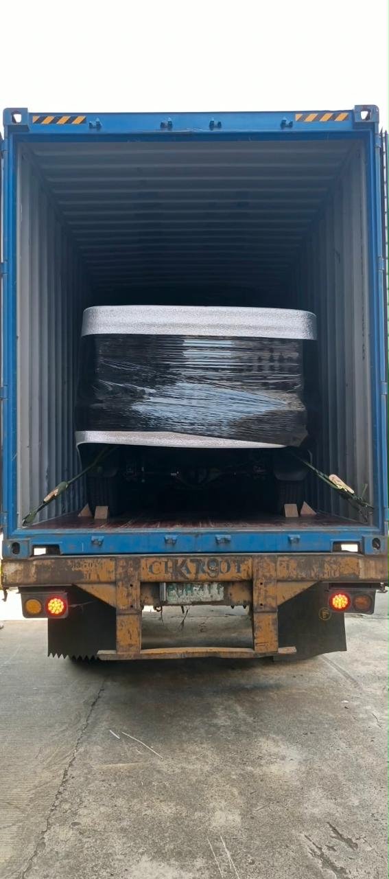 SHIPPING 2 UNITS HILUX GR AND COUNQUEST (19)