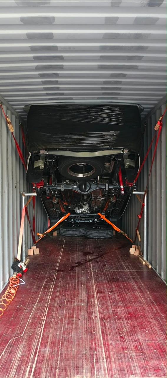 SHIPPING 2 UNITS HILUX GR AND COUNQUEST (7)